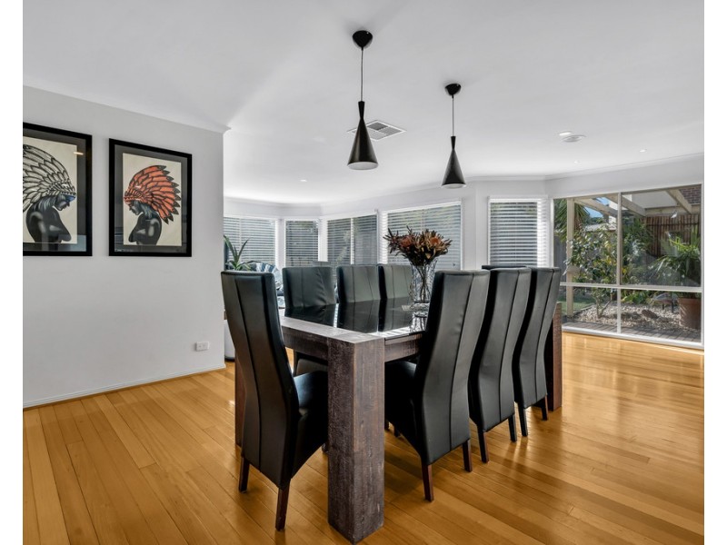 16 Heytesbury Crescent, Craigieburn VIC 3064