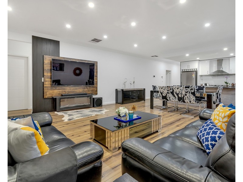 22 Clapham Way, Craigieburn VIC 3064