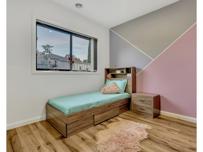 22 Clapham Way, Craigieburn VIC 3064
