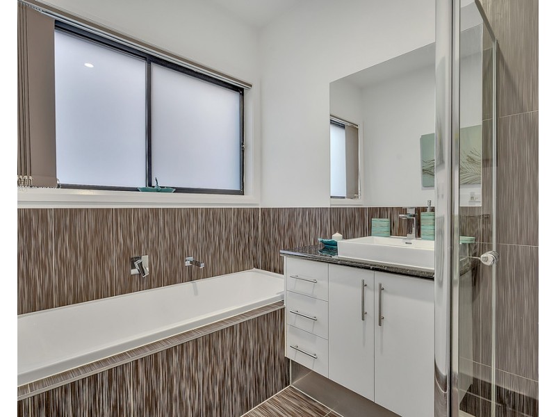 22 Clapham Way, Craigieburn VIC 3064