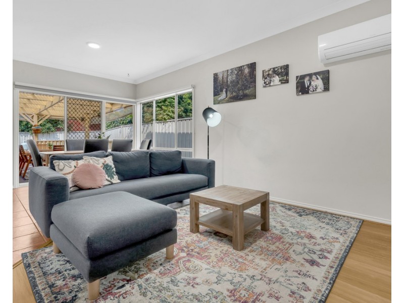 4 Woodbine Close, Craigieburn VIC 3064