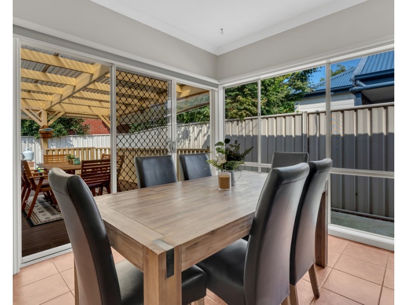4 Woodbine Close, Craigieburn VIC 3064