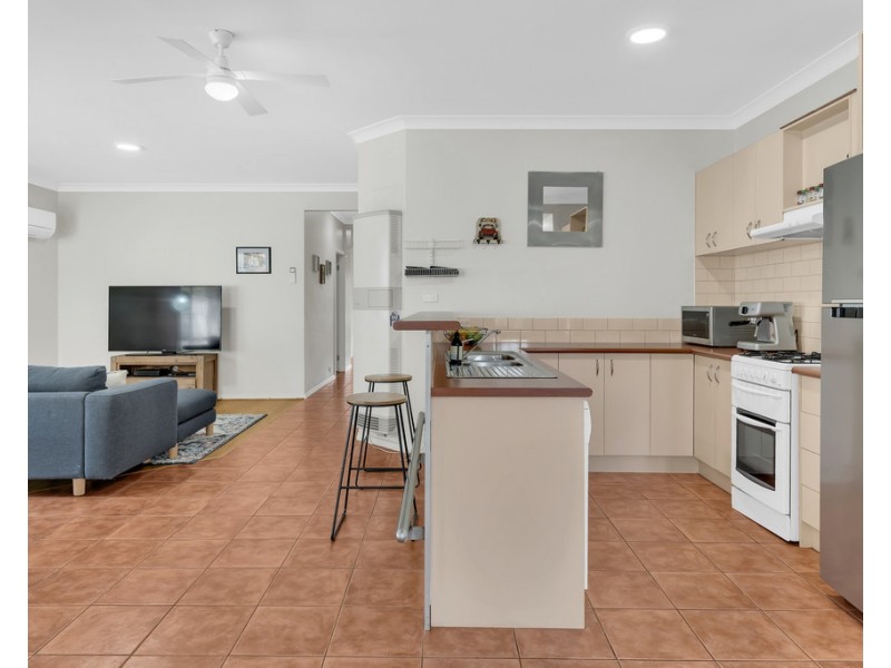 4 Woodbine Close, Craigieburn VIC 3064