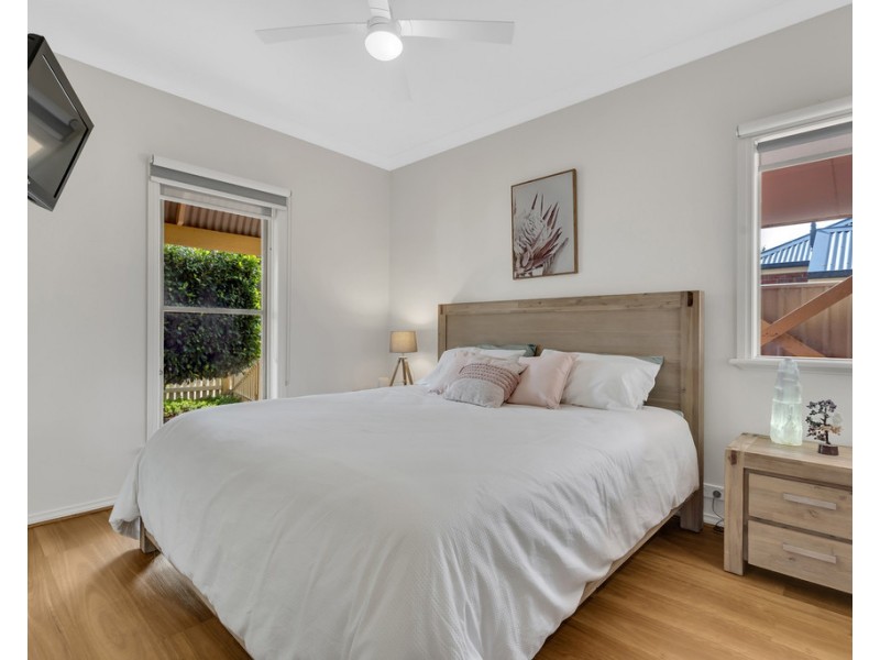 4 Woodbine Close, Craigieburn VIC 3064