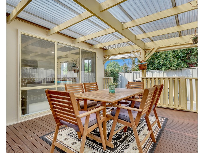 4 Woodbine Close, Craigieburn VIC 3064