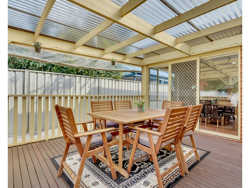 4 Woodbine Close, Craigieburn VIC 3064