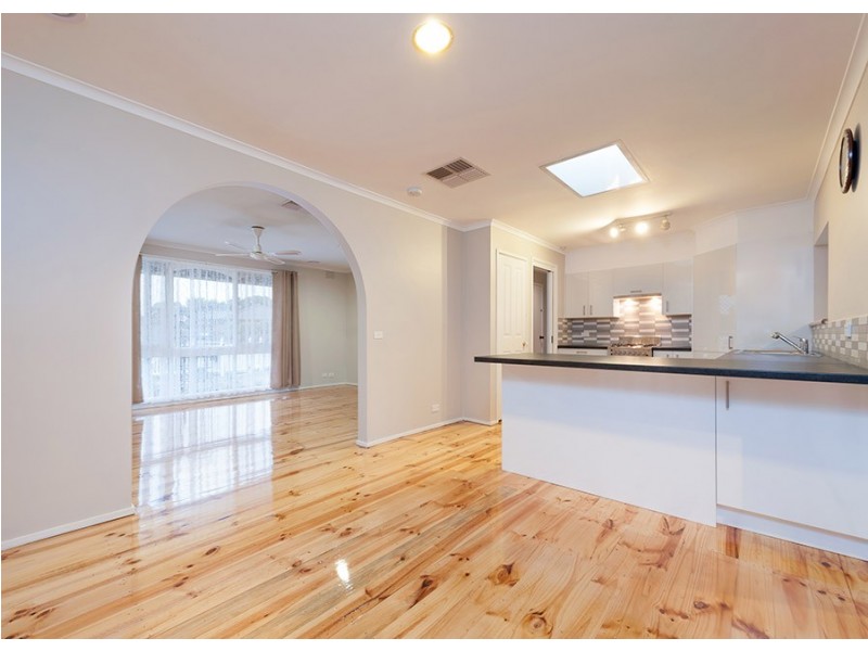 16 Grinstead Court, Craigieburn VIC 3064