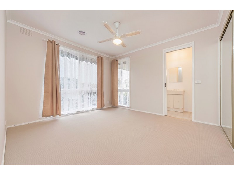 16 Grinstead Court, Craigieburn VIC 3064