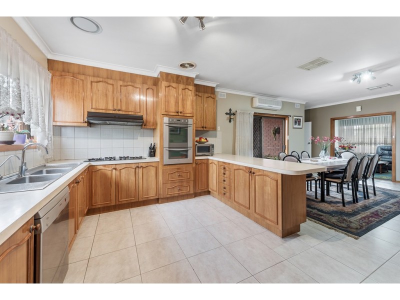 5 Peterlee Court, Craigieburn VIC 3064