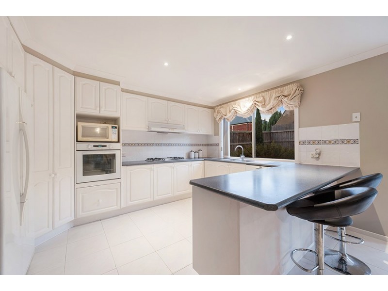 8 Burniston Avenue, Craigieburn VIC 3064