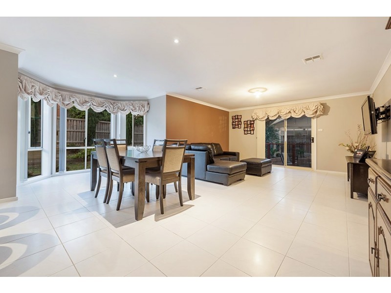 8 Burniston Avenue, Craigieburn VIC 3064