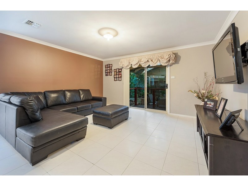 8 Burniston Avenue, Craigieburn VIC 3064