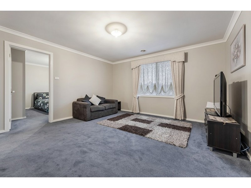 8 Burniston Avenue, Craigieburn VIC 3064
