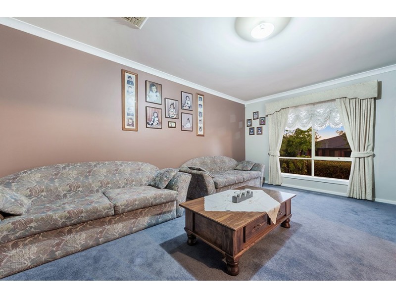 8 Burniston Avenue, Craigieburn VIC 3064