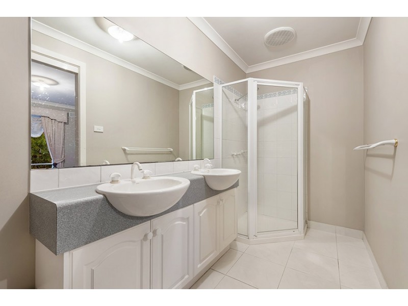 8 Burniston Avenue, Craigieburn VIC 3064