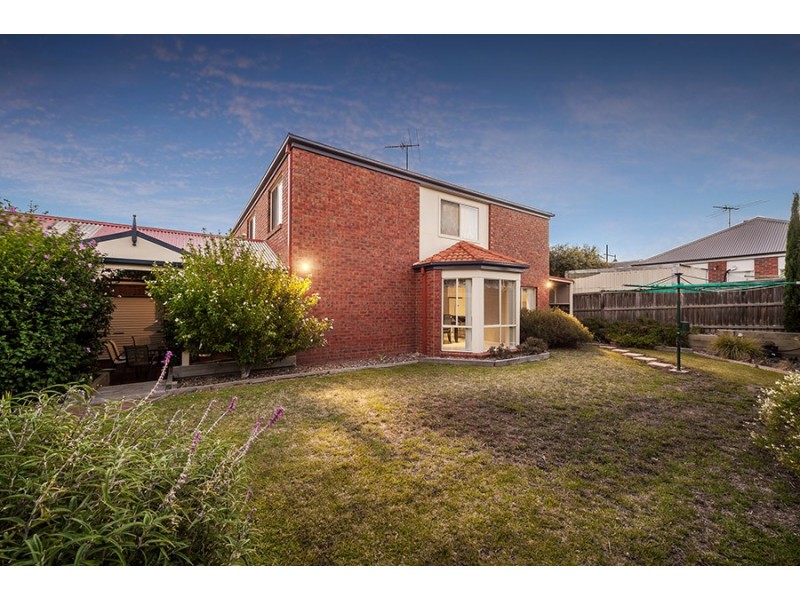 8 Burniston Avenue, Craigieburn VIC 3064
