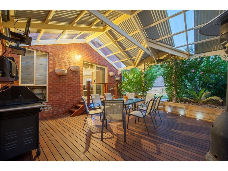 8 Burniston Avenue, Craigieburn VIC 3064