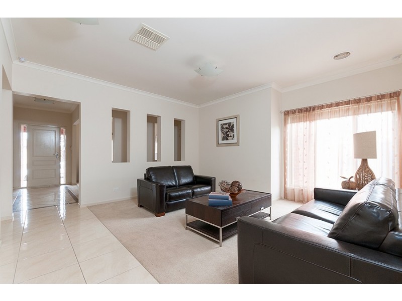 25 Cheltenham Close, Craigieburn VIC 3064