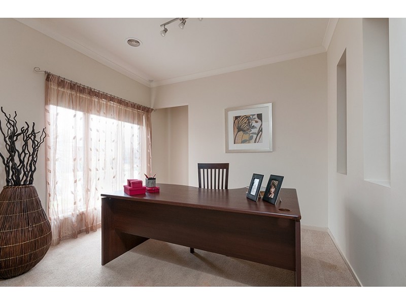 25 Cheltenham Close, Craigieburn VIC 3064