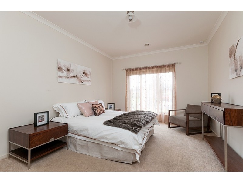 25 Cheltenham Close, Craigieburn VIC 3064