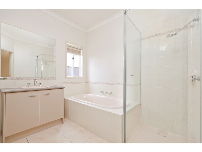 25 Cheltenham Close, Craigieburn VIC 3064