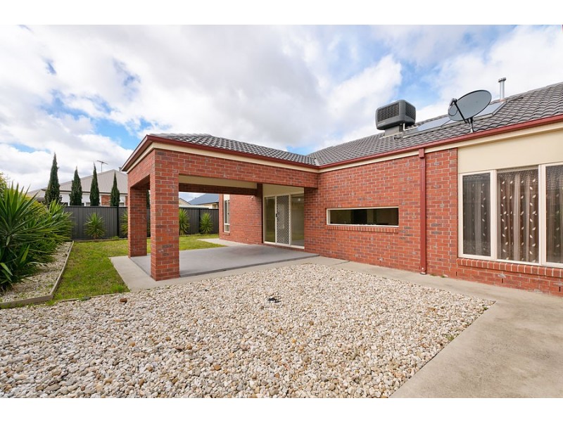 25 Cheltenham Close, Craigieburn VIC 3064