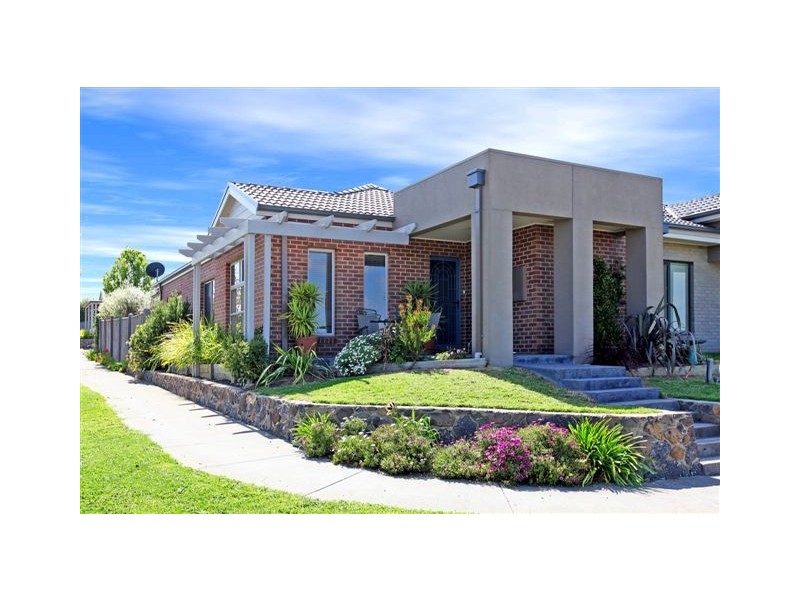 30 Hoxton Crescent, Craigieburn VIC 3064