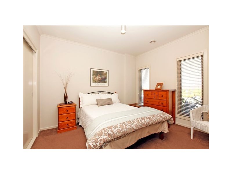 30 Hoxton Crescent, Craigieburn VIC 3064