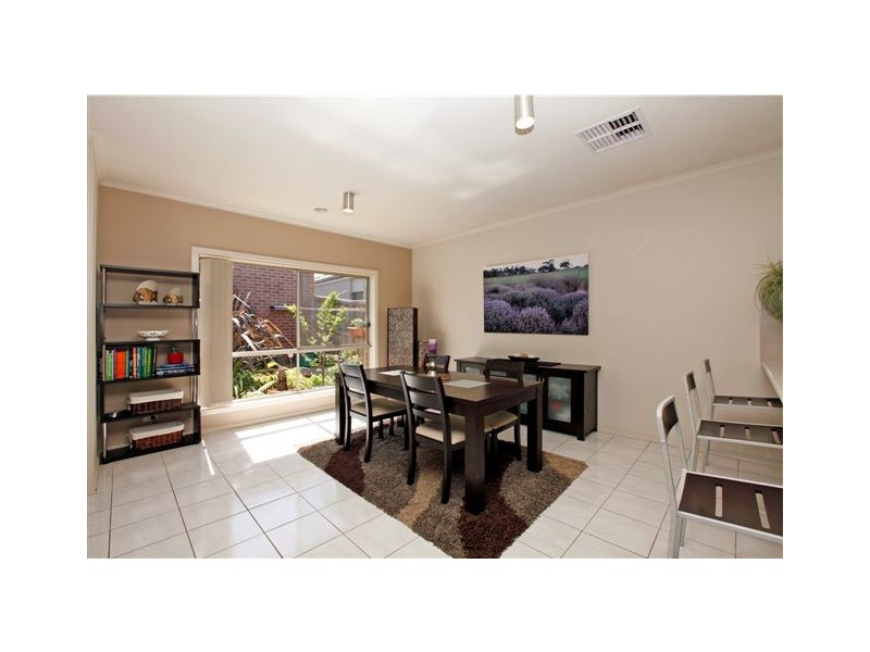 30 Hoxton Crescent, Craigieburn VIC 3064