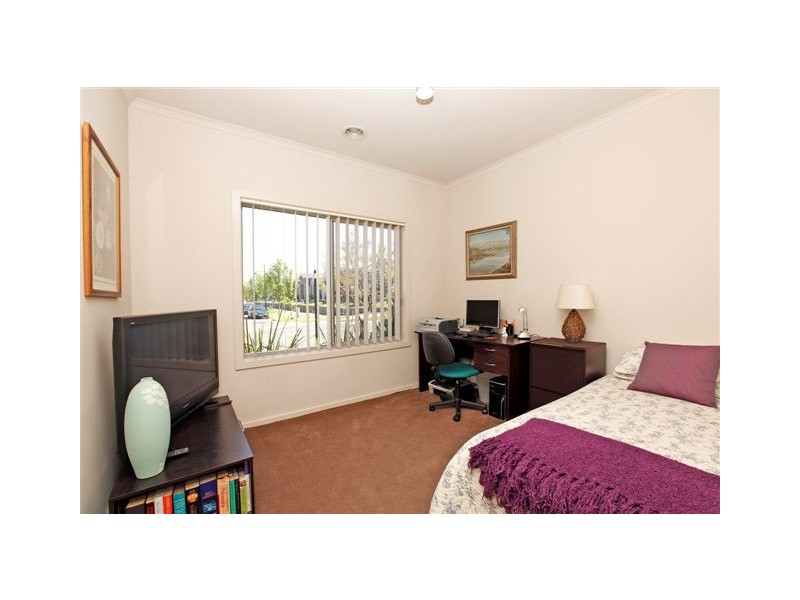 30 Hoxton Crescent, Craigieburn VIC 3064