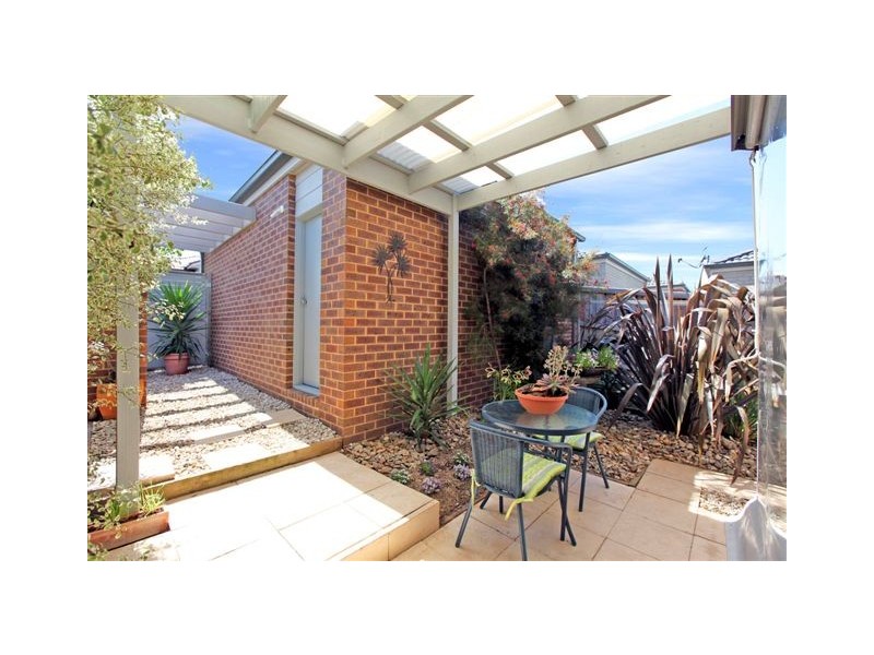 30 Hoxton Crescent, Craigieburn VIC 3064