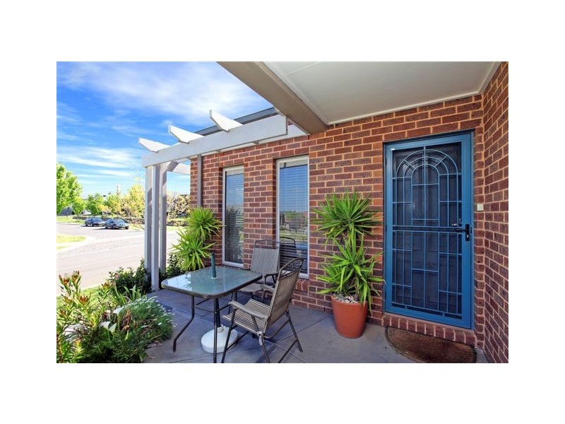 30 Hoxton Crescent, Craigieburn VIC 3064
