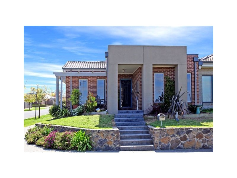 30 Hoxton Crescent, Craigieburn VIC 3064