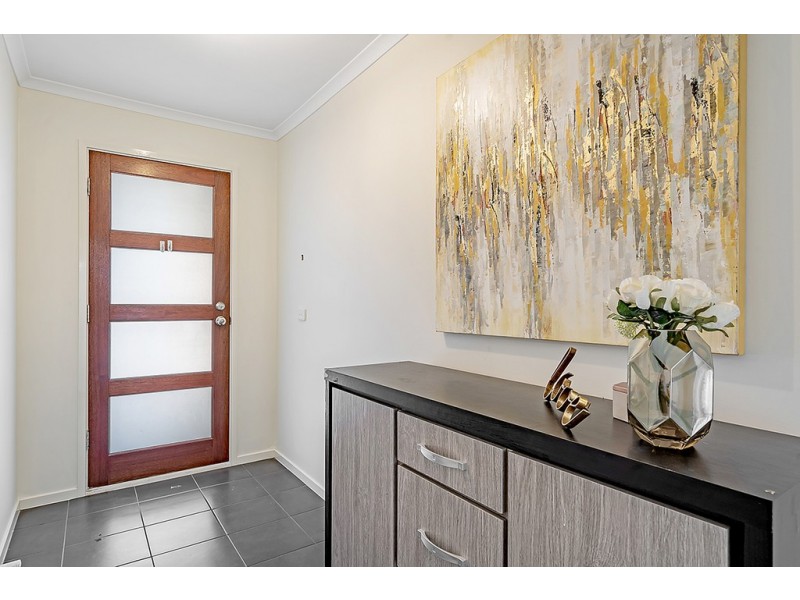 8 Eastwood Place, Craigieburn VIC 3064