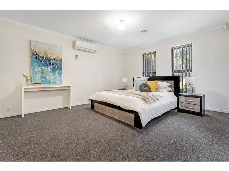 8 Eastwood Place, Craigieburn VIC 3064