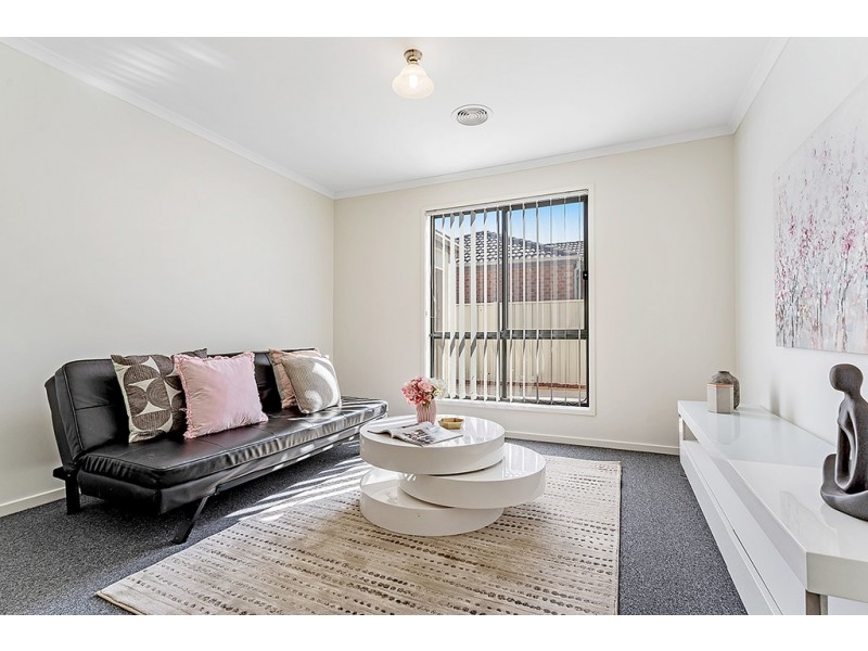 8 Eastwood Place, Craigieburn VIC 3064
