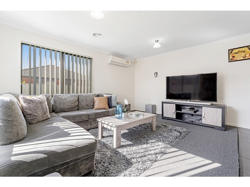 8 Eastwood Place, Craigieburn VIC 3064