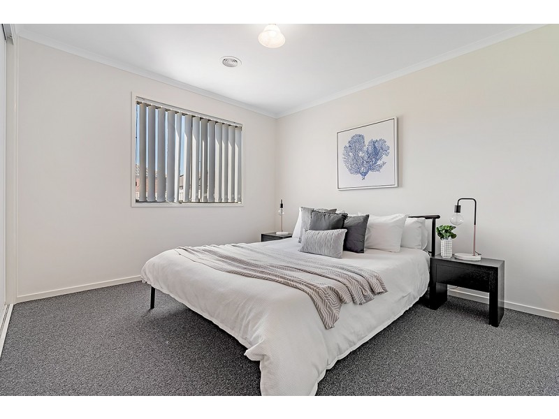 8 Eastwood Place, Craigieburn VIC 3064