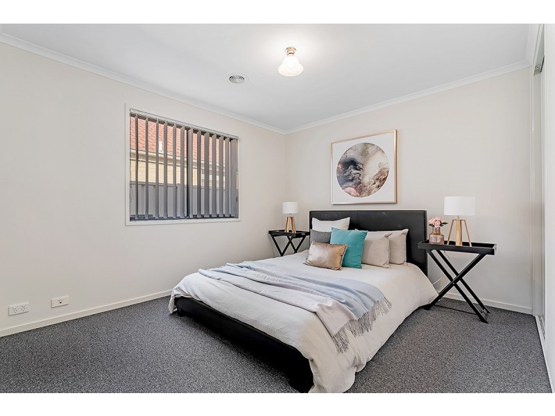 8 Eastwood Place, Craigieburn VIC 3064
