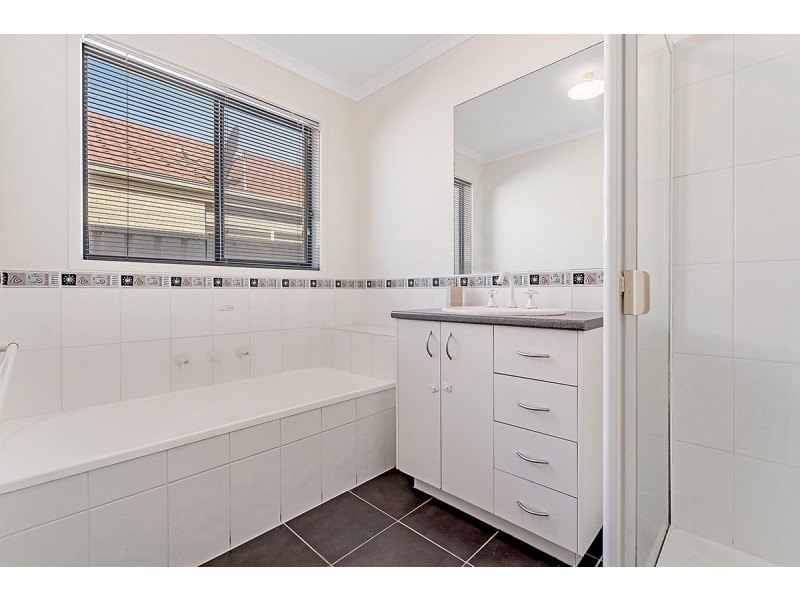8 Eastwood Place, Craigieburn VIC 3064