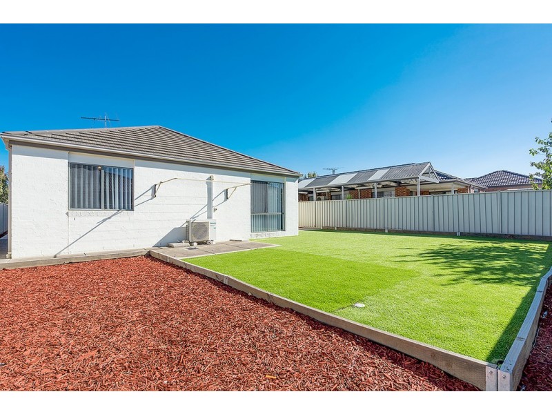 8 Eastwood Place, Craigieburn VIC 3064
