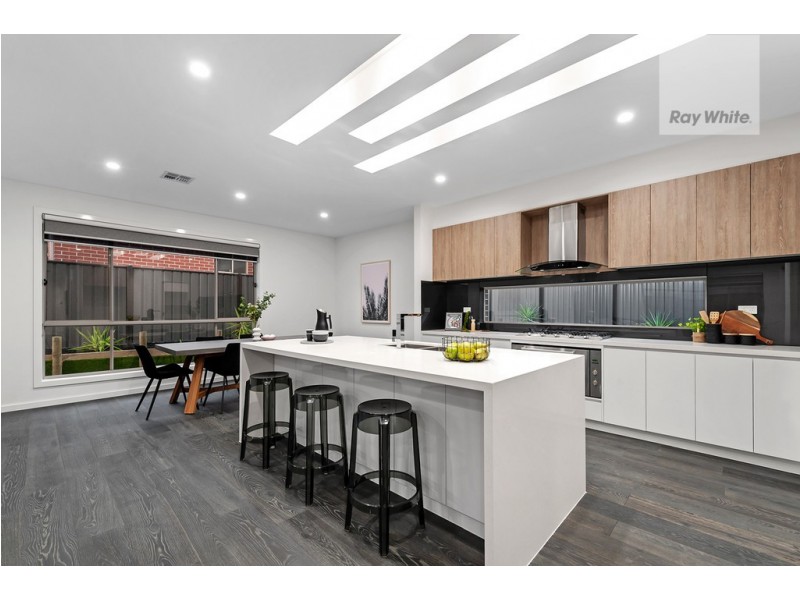 5 Freshwater Drive, Craigieburn VIC 3064