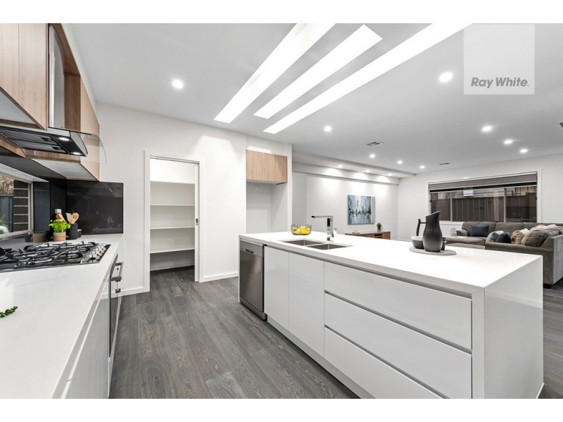 5 Freshwater Drive, Craigieburn VIC 3064