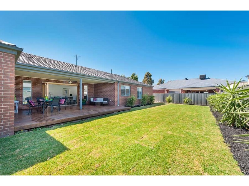 18 Millstream Pass, Craigieburn VIC 3064