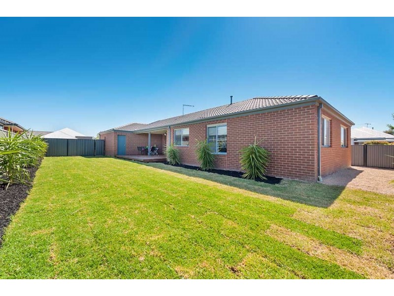 18 Millstream Pass, Craigieburn VIC 3064