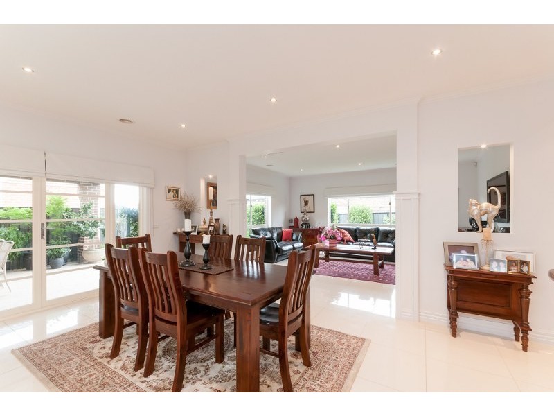 6 Cheltenham Close, Craigieburn VIC 3064