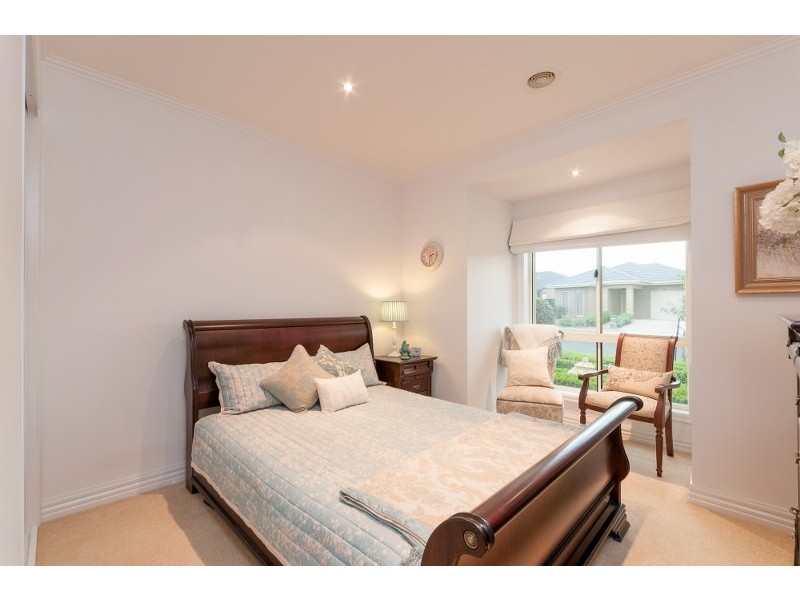 6 Cheltenham Close, Craigieburn VIC 3064