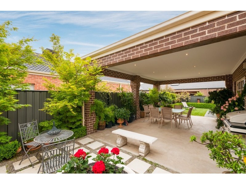 6 Cheltenham Close, Craigieburn VIC 3064