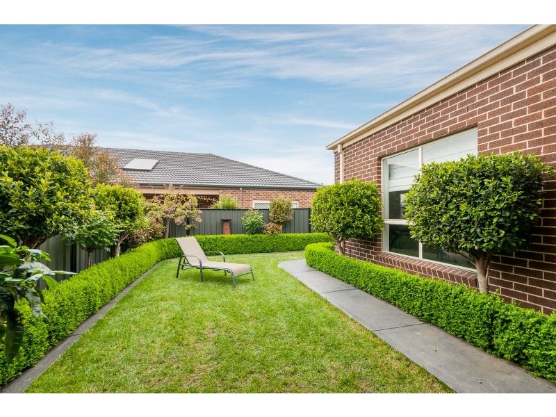 6 Cheltenham Close, Craigieburn VIC 3064
