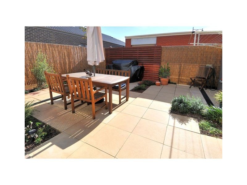 6 Thirlestane Place, Craigieburn VIC 3064